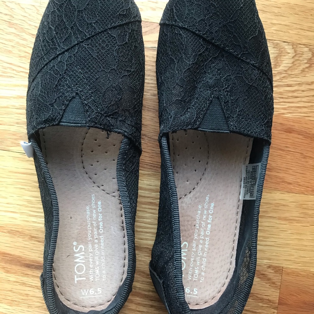 Toms Women Classic Black Lace Slip-On Size 6.5